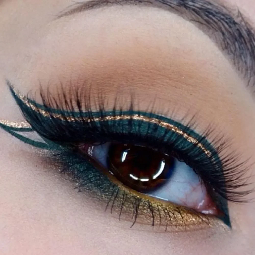 MAC Liquidlast Metallic Liner in Naked Bond